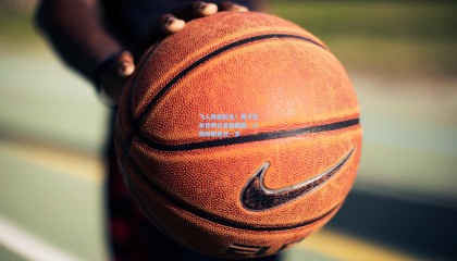 飞人再创历史！男子百米世界纪录被刷新，人类极限再进一步